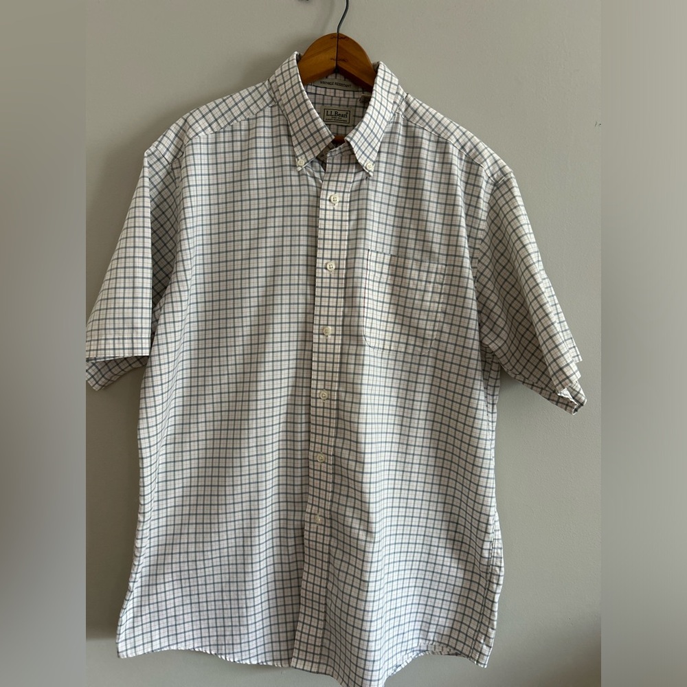 Men’s L.L. Bean, short sleeved button down SZ LG